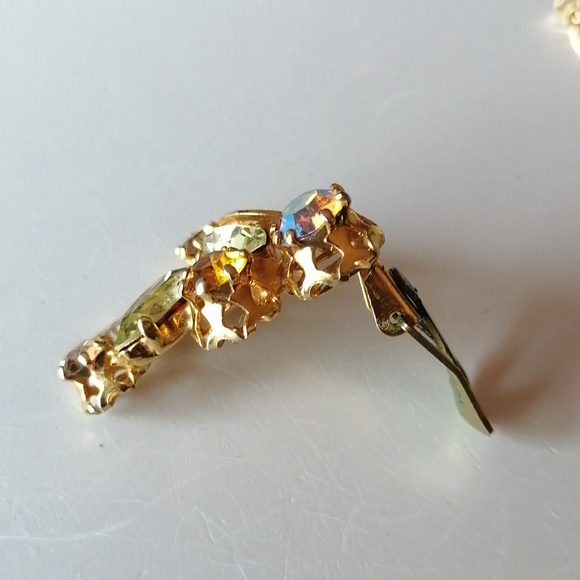 Vintage Austria AB Topaz Peridot Color Stone White Enamel Gold Clip Earrings - Picture 8 of 10